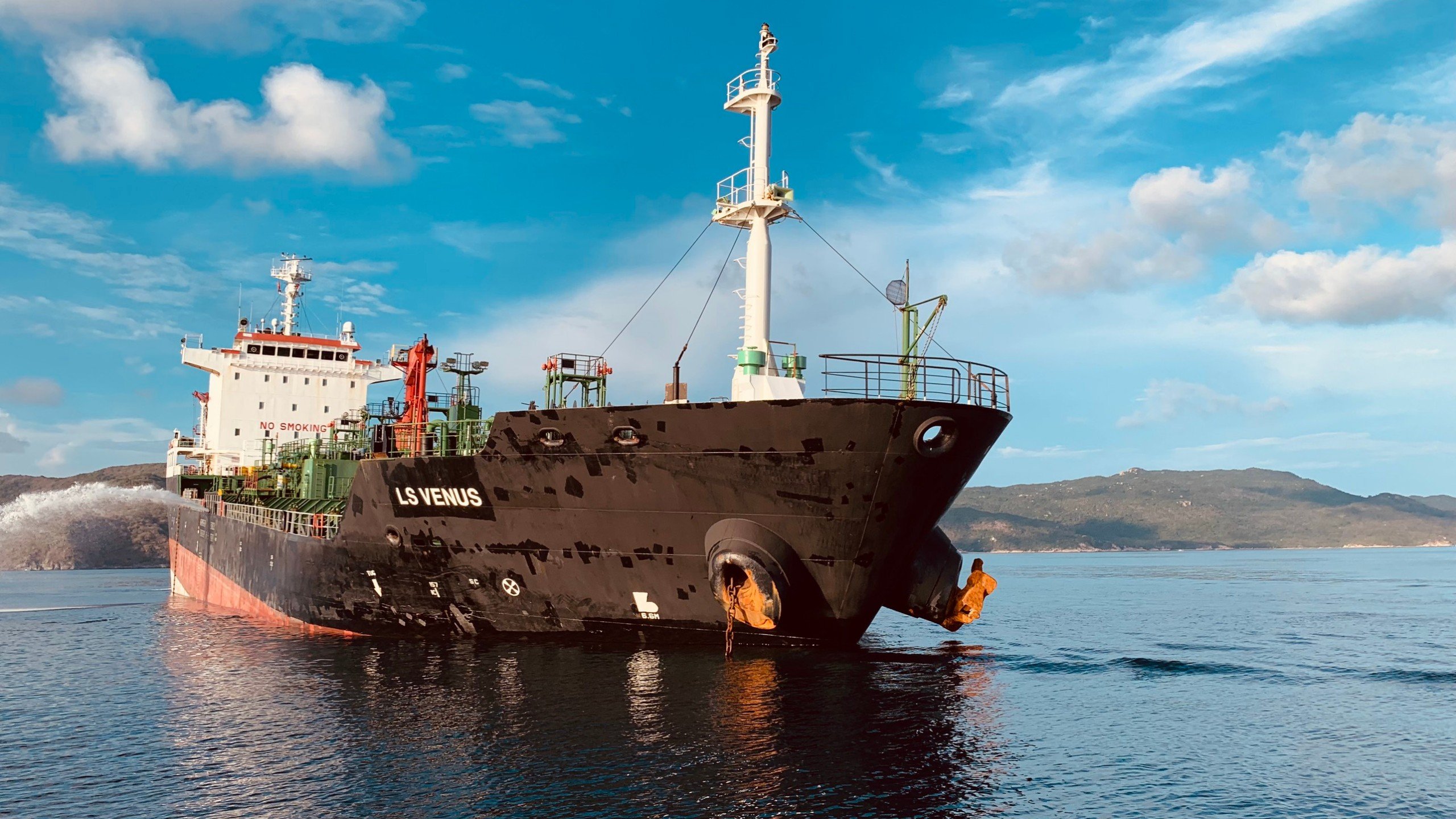 BONDING PROPELLER SHAFT AFT SEAL OF MT LS VENUS AT VAN PHONG BAY - NHA TRANG - VIET NAM ON 15TH MAY 2024