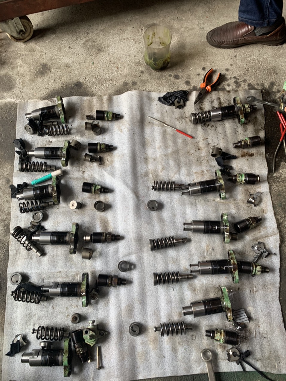 Overhaul ME governor UG10L and AE fuel injection pump of MV Phuong Dong 10 at Hai Phong - Viet Nam.