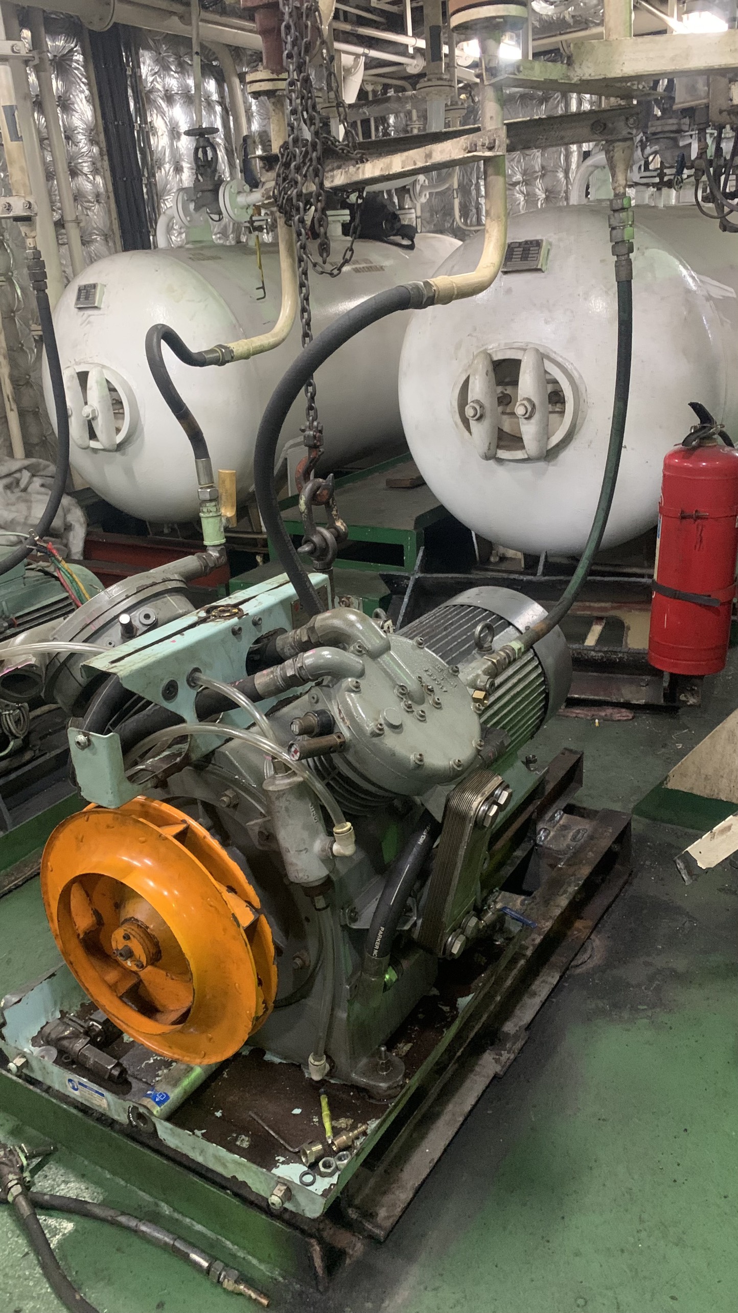 Replace the air compressor of M/V First Angel in VIETNAM